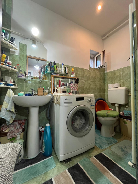 Casa 43 mp, cu curte comuna - zona Timocului