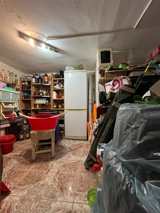 Casa 43 mp, cu curte comuna - zona Timocului