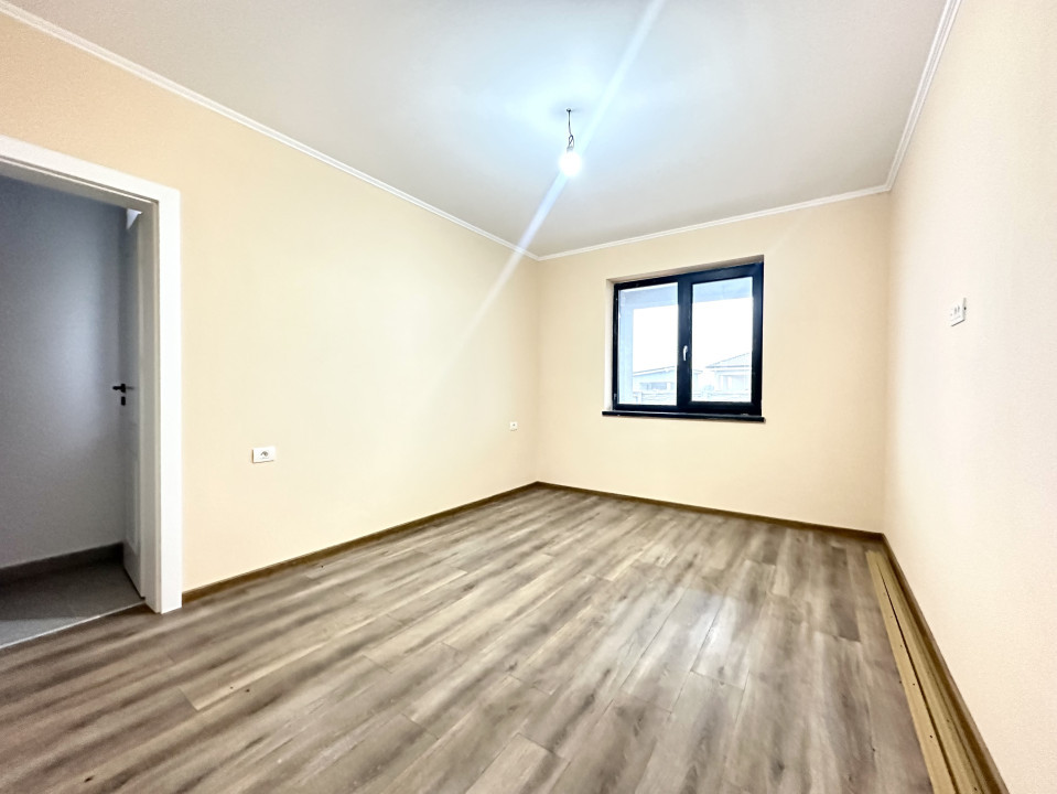 Duplex 3 camere, 82 mp utili, 375 mp teren - Sanandrei