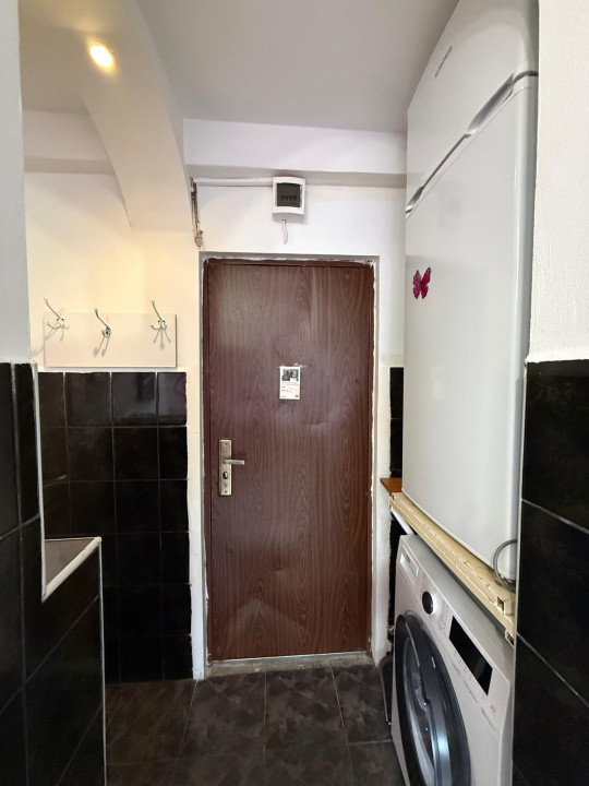 Apartament practic cu o camera, 20 mp, etaj 4 - Soarelui