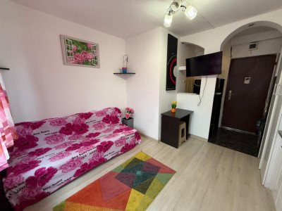 Apartament practic cu o camera, 20 mp, etaj 4 - Soarelui
