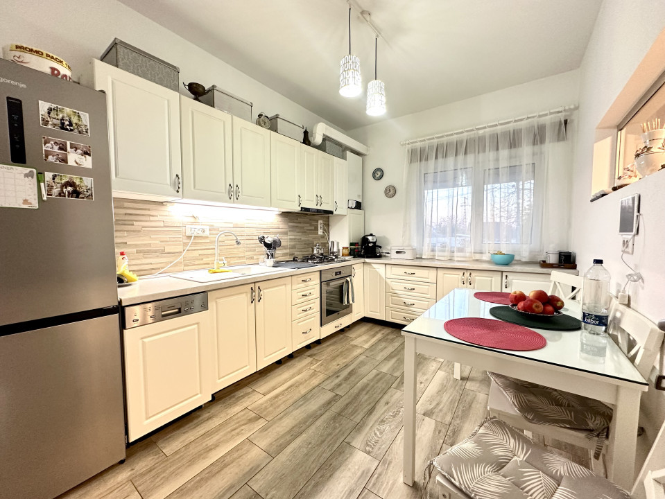 Triplex mobilat modern, 3 camere, 80 mp utili - Sanandrei