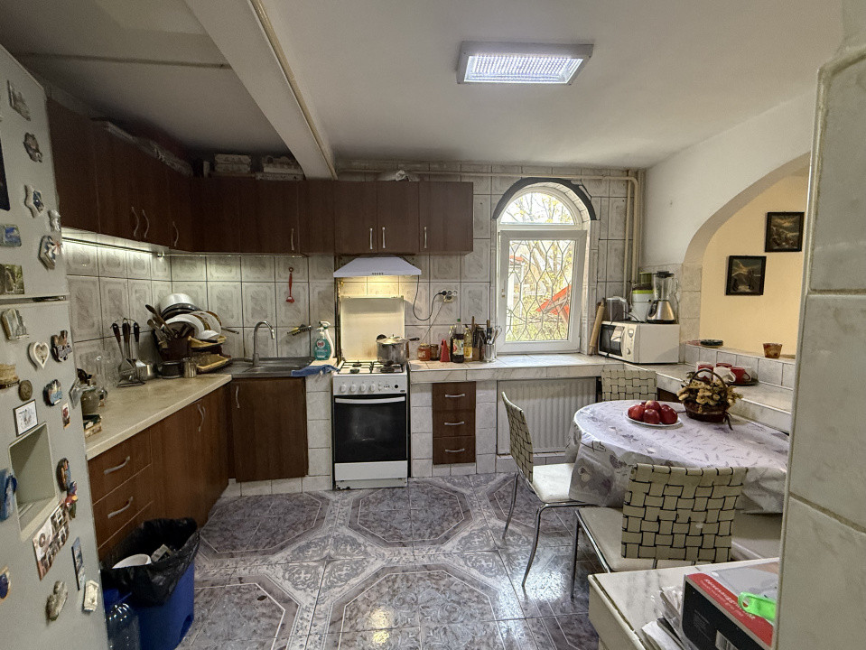 Apartament spatios, 3 camere, decomandat, 95 mp, parter - Girocului