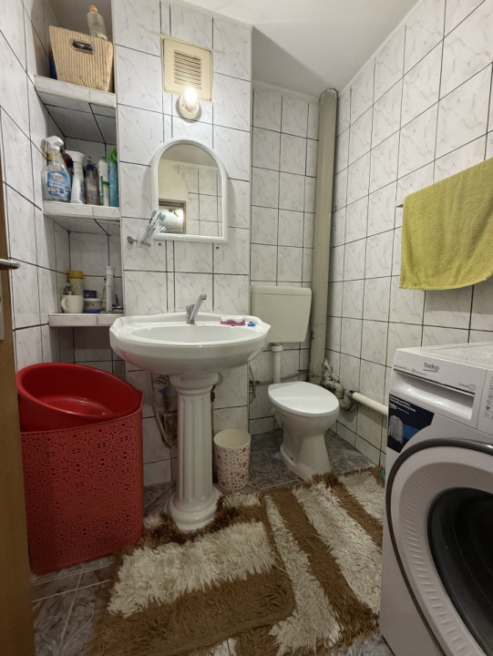Apartament spatios, 3 camere, decomandat, 95 mp, parter - Girocului