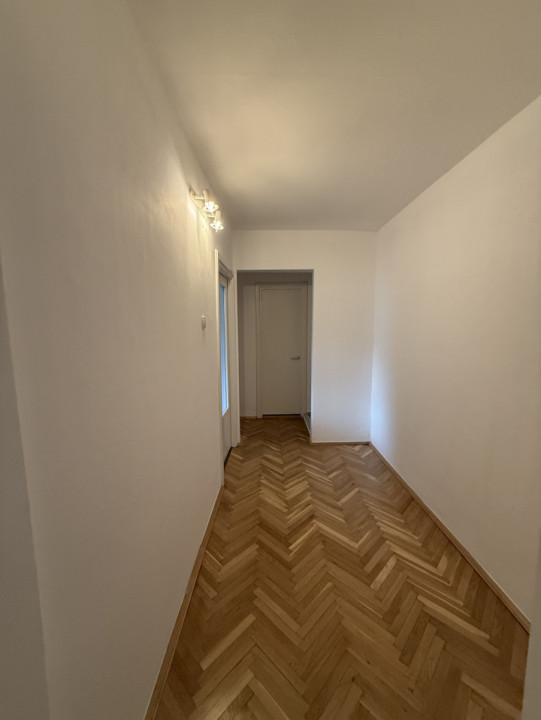 Apartament 3 camere, decomandat, etaj 1, cu 3 boxe si garaj - Baba Dochia