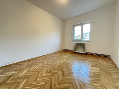 Apartament 3 camere, decomandat, etaj 1, cu 3 boxe si garaj - Baba Dochia