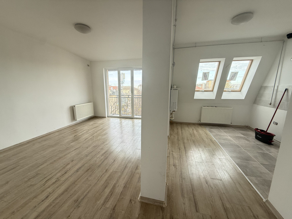Apartament luminos, 3 camere, decomandat, 75 mp - Aradului