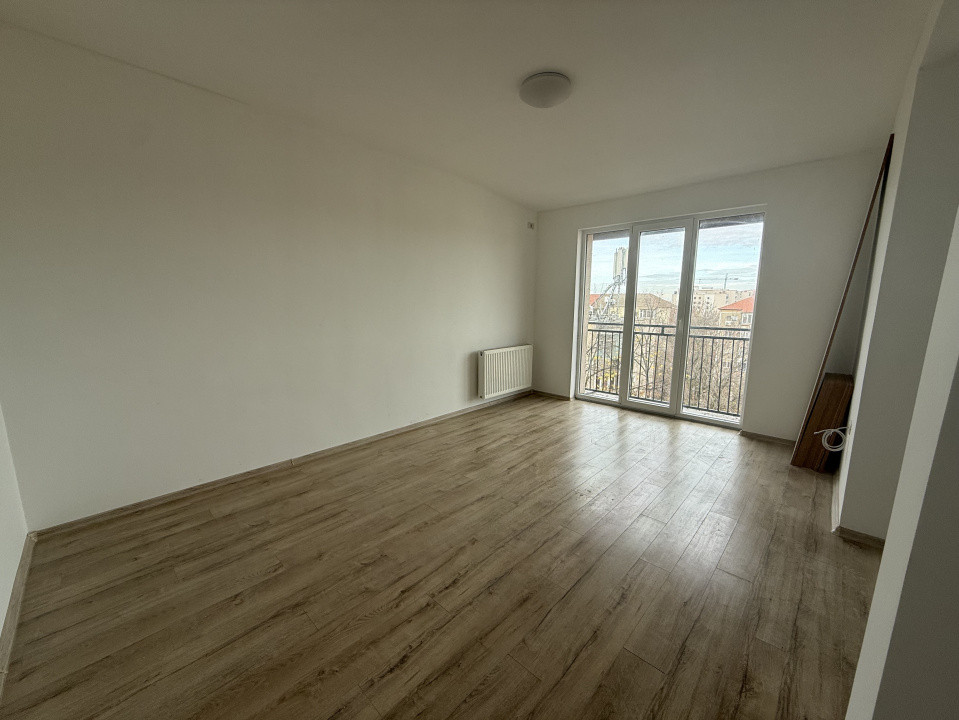 Apartament luminos, 3 camere, decomandat, 75 mp - Aradului