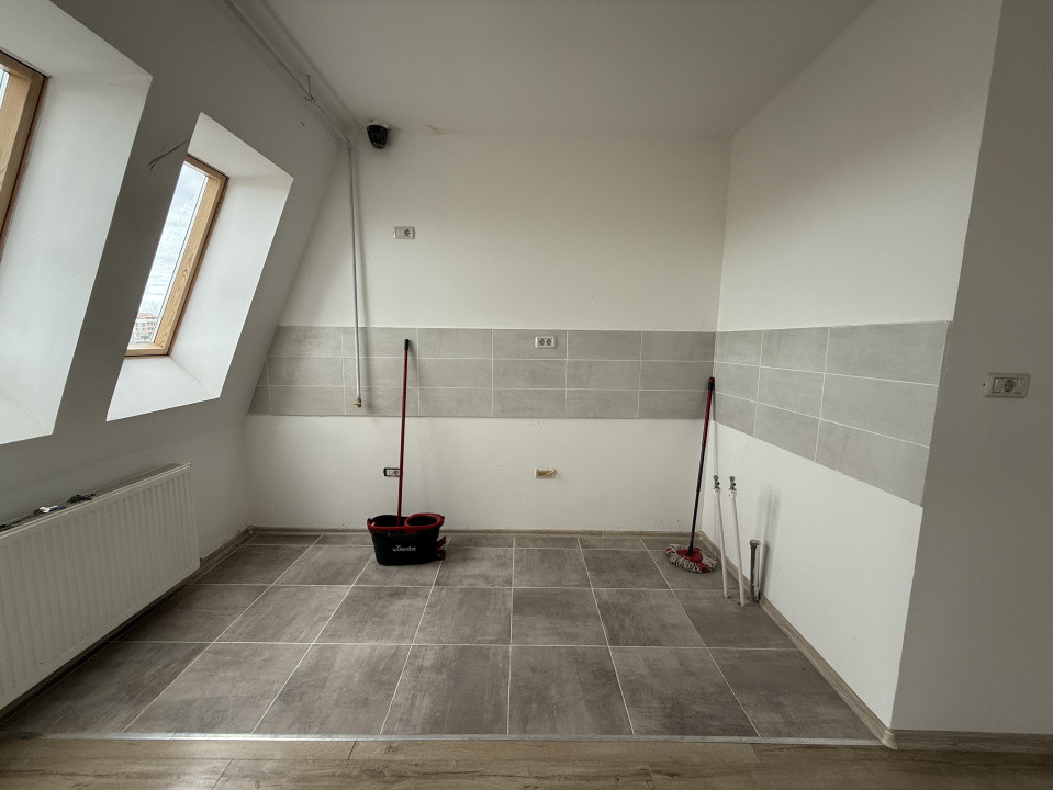 Apartament luminos, 3 camere, decomandat, 75 mp - Aradului