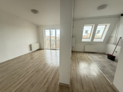 Apartament luminos, 3 camere, decomandat, 75 mp - Aradului