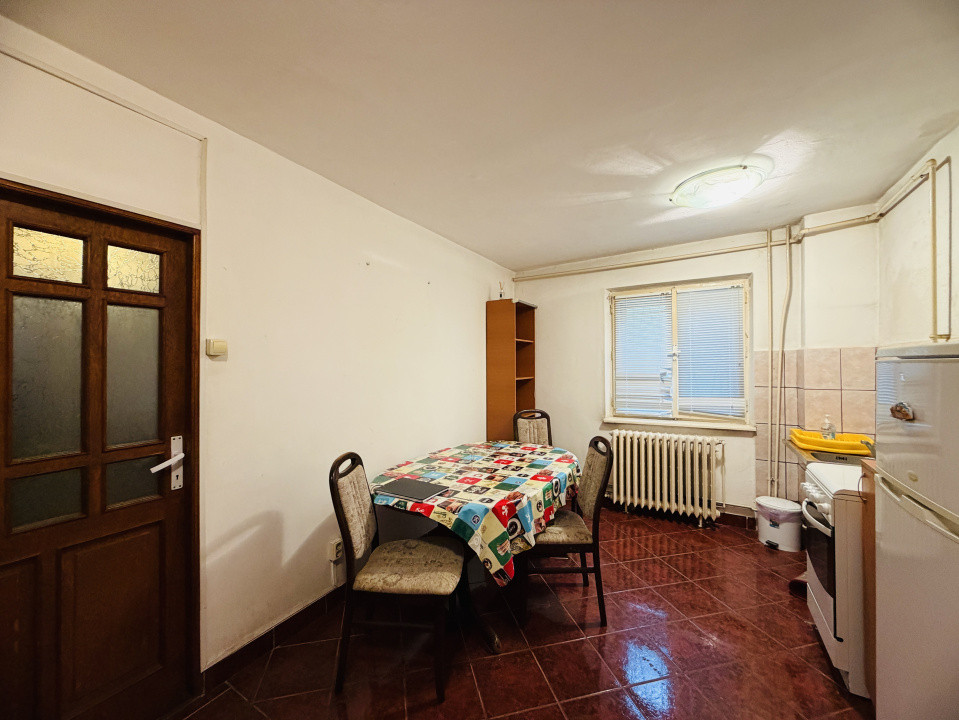 Apartament 2 camere, semidecomandat, 49mp, parter, zona Dambovita