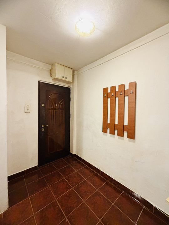 Apartament 2 camere, semidecomandat, 49mp, parter, zona Dambovita