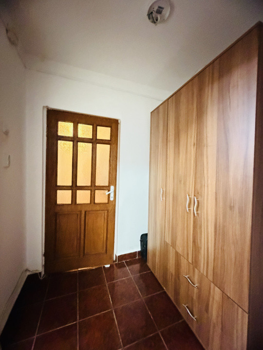 Apartament 2 camere, semidecomandat, 49mp, parter, zona Dambovita