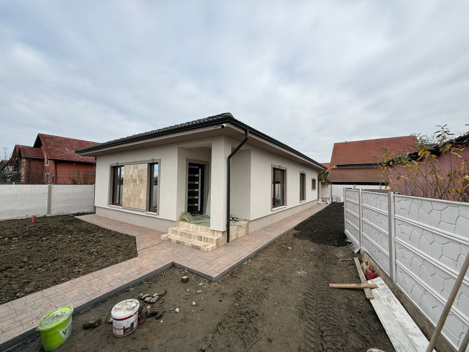 Casa Individuala,120 mp utili + terasa, 400 mp teren -Sanmihaiu Roman 