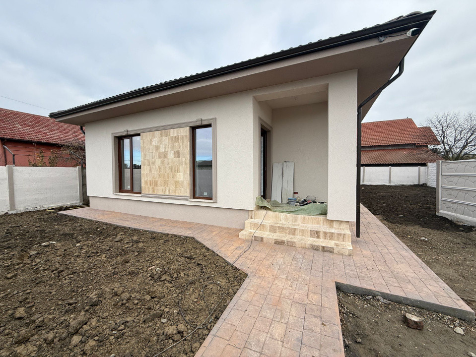 Casa Individuala,120 mp utili + terasa, 400 mp teren -Sanmihaiu Roman 