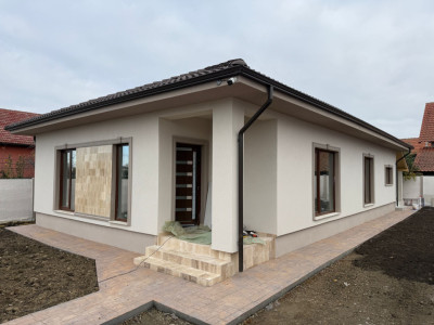 Casa Individuala,120 mp utili + terasa, 400 mp teren -Sanmihaiu Roman 