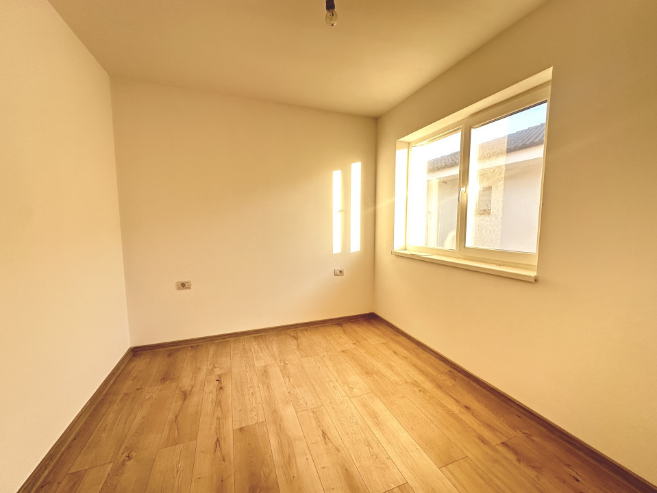 Duplex 5 camere, 127 mp utili, 355 mp teren - Sanandrei