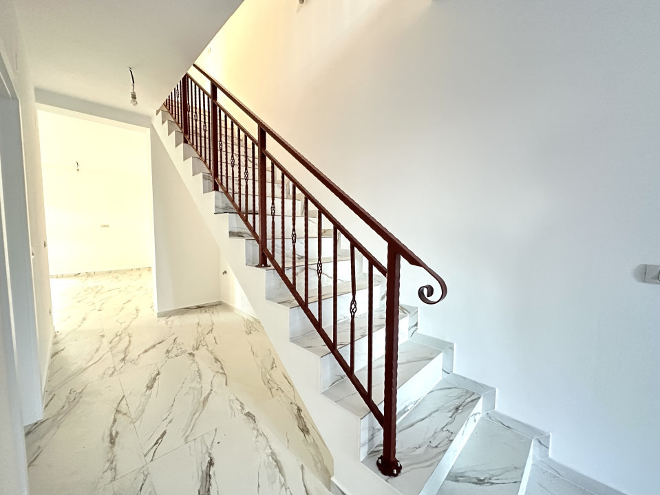 Duplex 5 camere, 127 mp utili, 355 mp teren - Sanandrei