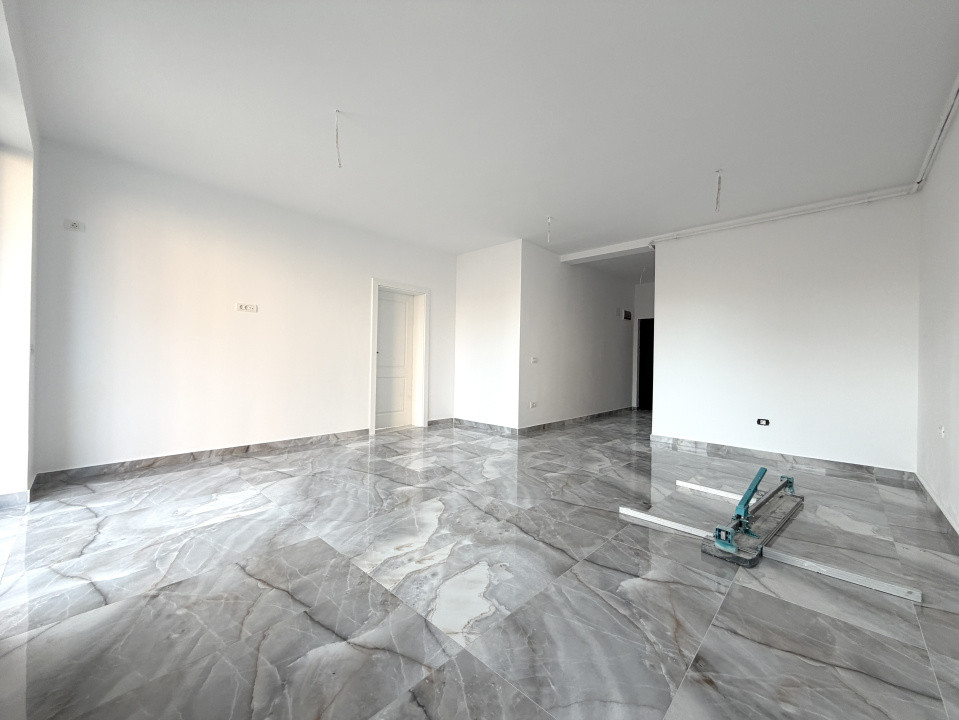 SAD, 53 mp utili, open-space, parter - Esso Giroc