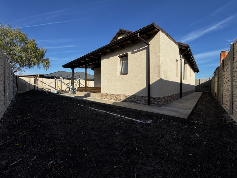 Casa individuala, 410mp teren, 83mp utili+20mp terasa-Sanmihaiu Roman 