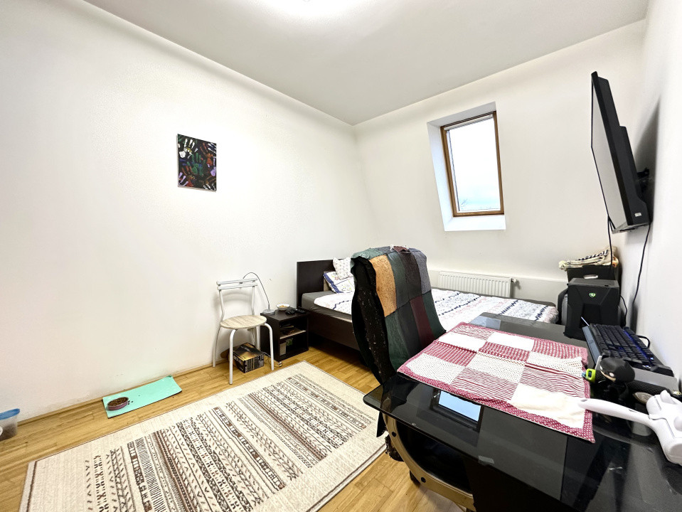 Apartament spatios, 2 camere, 60 mp utili - mansarda, zona Dambovita 