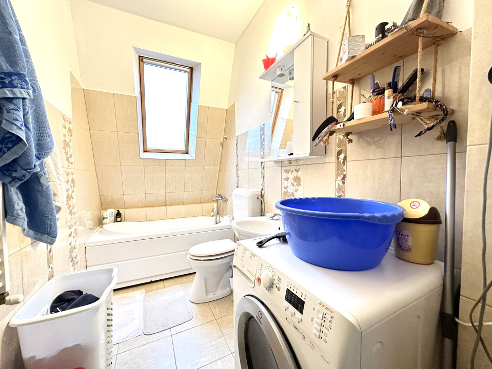 Apartament spatios, 2 camere, 60 mp utili - mansarda, zona Dambovita 