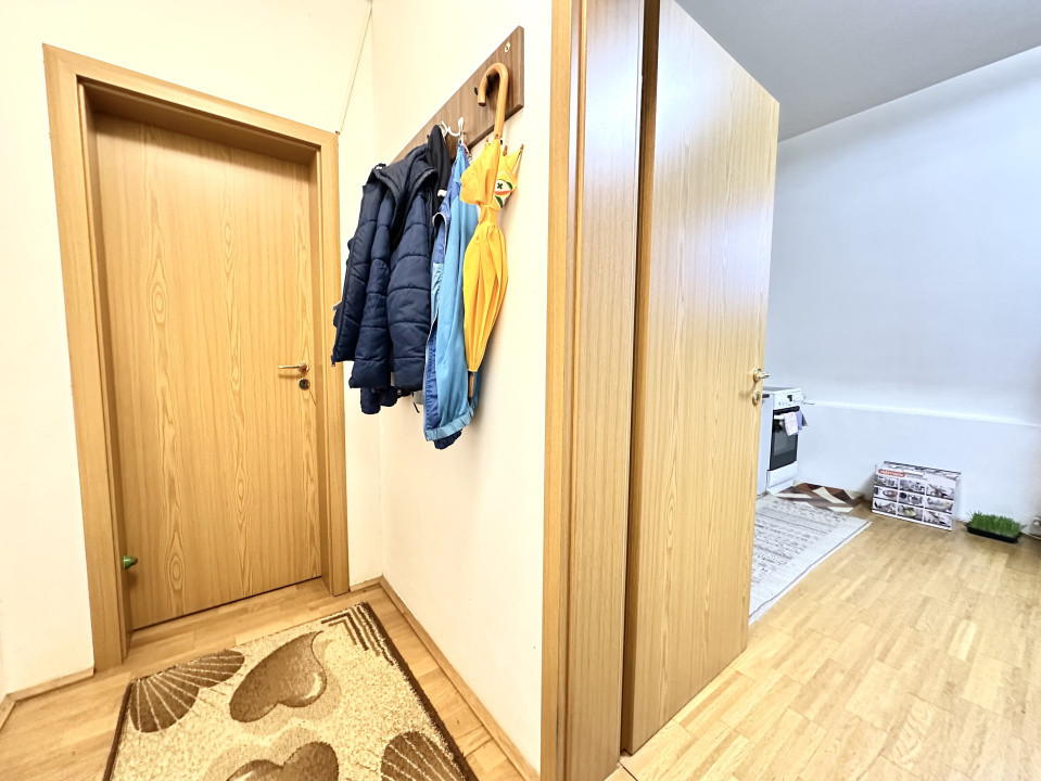 Apartament spatios, 2 camere, 60 mp utili - mansarda, zona Dambovita 