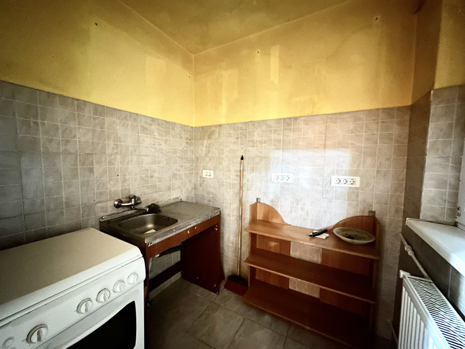 Garsoniera de renovat, 20 mp utili, etajul 4/5 - zona Telegrafului