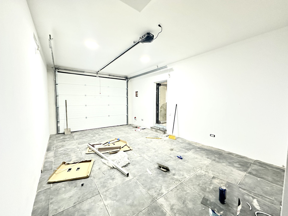 Duplex premium, despartit prin garaj, 5 camere, 218 mp utili - Ghiroda