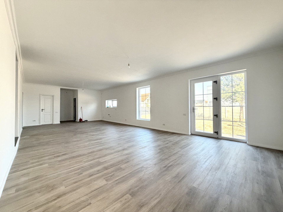 Duplex top, despartit prin garaj, 5 camere, 218 mp utili - Ghiroda