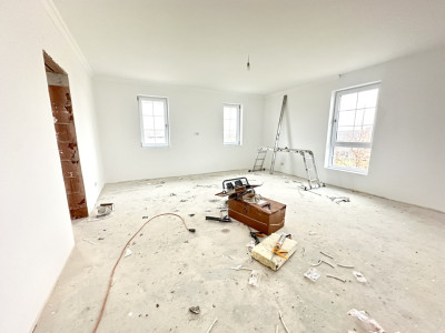 Duplex premium, despartit prin garaj, 5 camere, 218 mp utili - Ghiroda