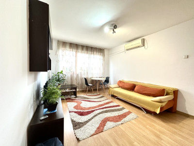  Apartament spatios, 3 camere, etajul 3 - zona Cetatii
