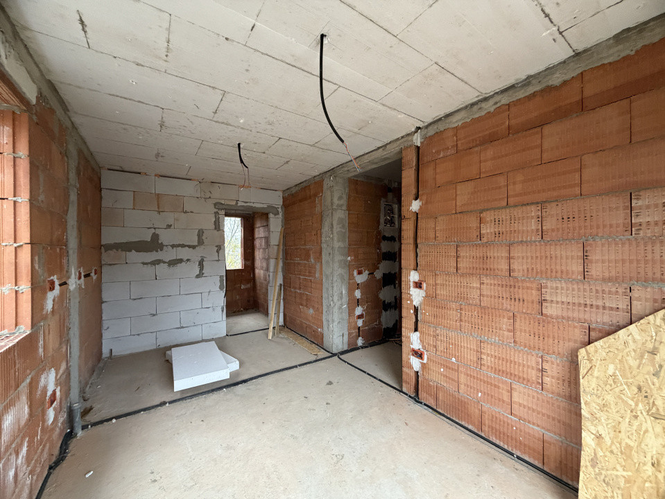 Casa individuala 4 camere, 120mp utili, 405mp teren in Utvin 