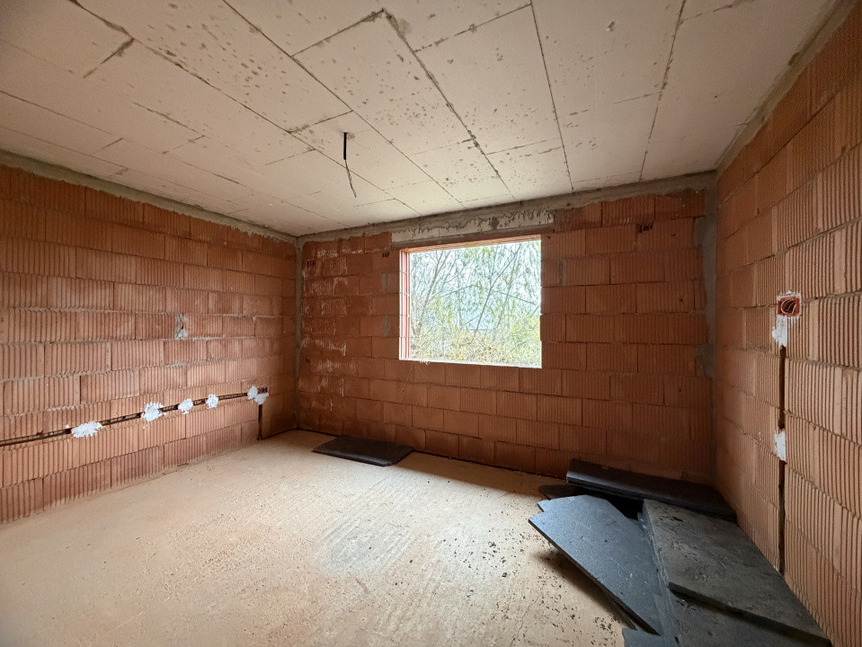 Casa individuala 4 camere, 120mp utili, 405mp teren in Utvin 