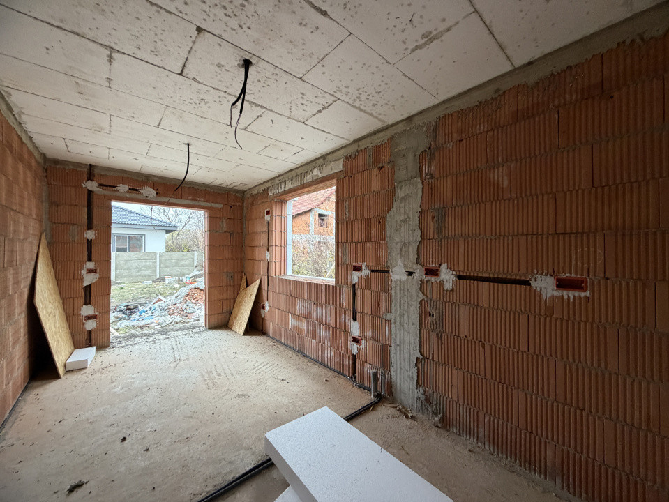 Casa individuala 4 camere, 120mp utili, 405mp teren in Utvin 