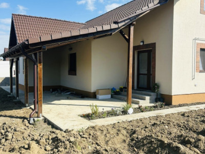 Casa individuala 4 camere, 120mp utili, 405mp teren in Utvin 