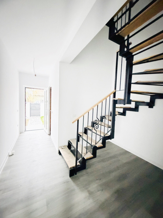 Duplex modern 4 camere, 101mp utili, 300mp teren in Utvin