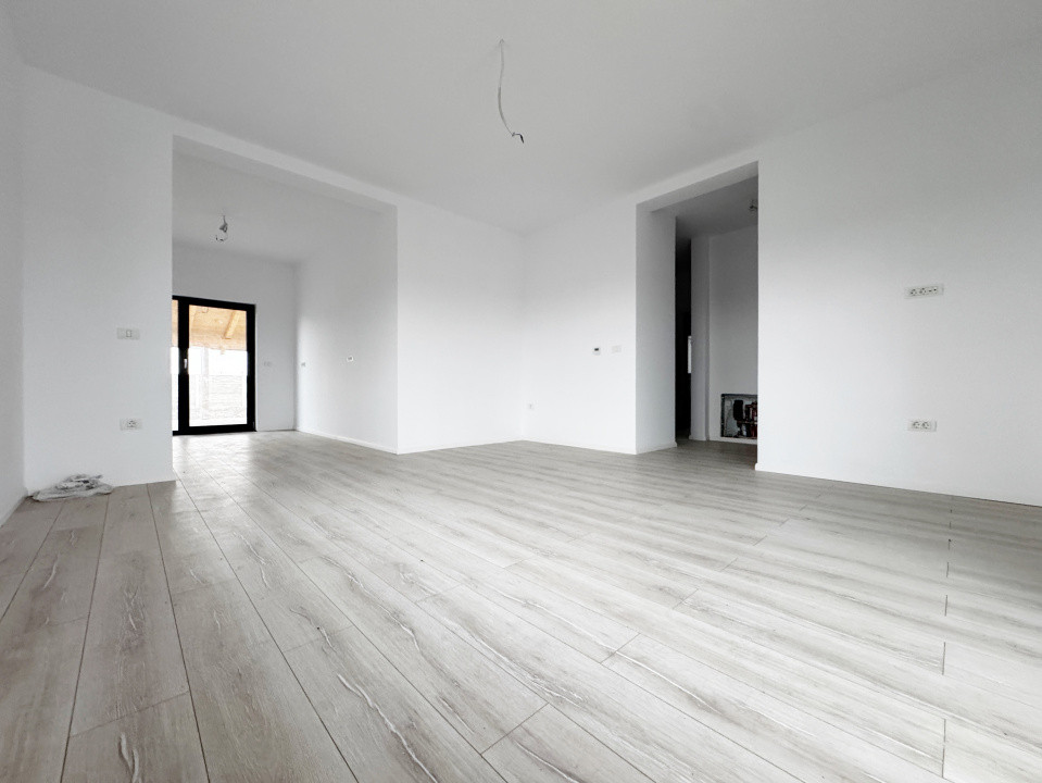 Casa individuala 4 camere,648mp teren,93mp utili, asfalt -Mosnita Noua