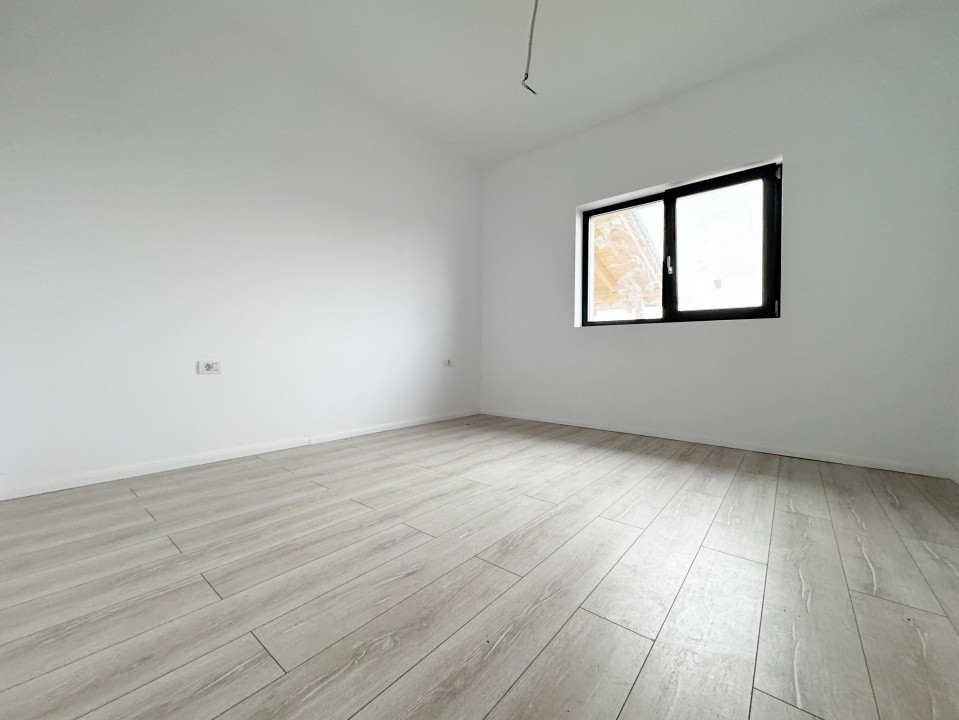 Casa individuala 4 camere,648mp teren,93mp utili, asfalt -Mosnita Noua