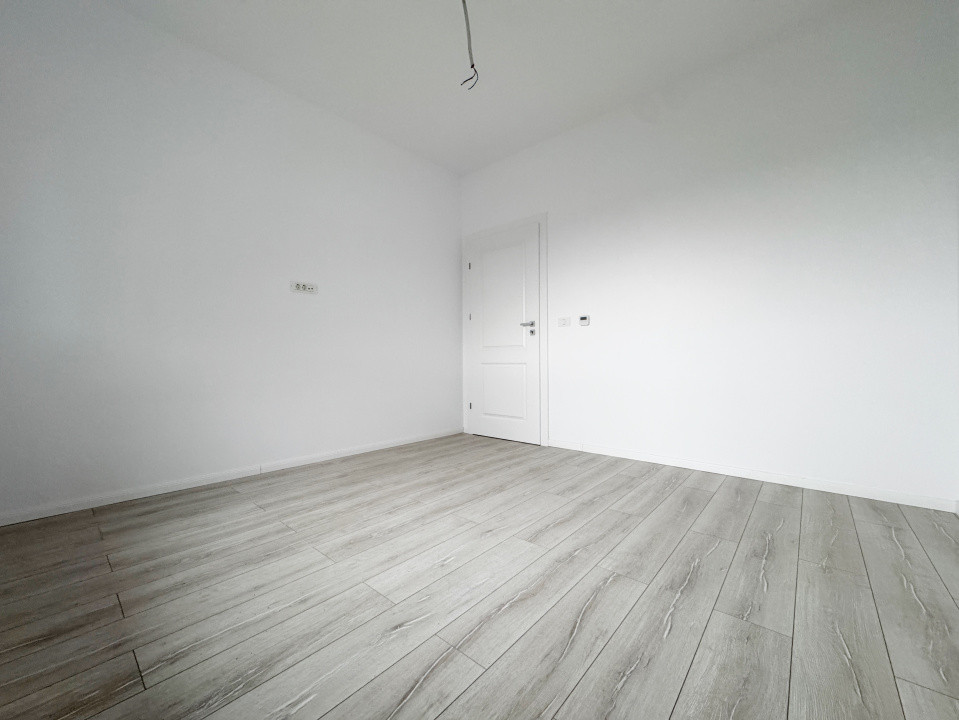 Casa individuala 4 camere,648mp teren,93mp utili, asfalt -Mosnita Noua