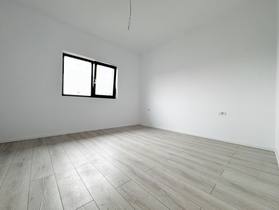 Casa individuala 4 camere,648mp teren,93mp utili, asfalt -Mosnita Noua