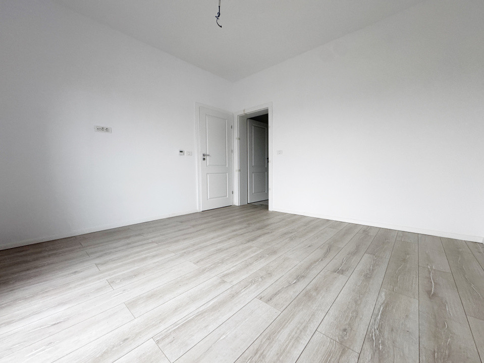 Casa individuala 4 camere,648mp teren,93mp utili, asfalt -Mosnita Noua