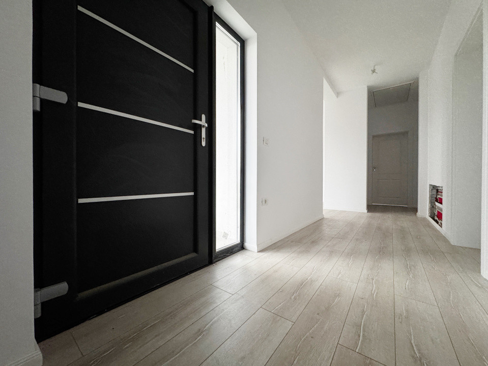 Casa individuala 4 camere,648mp teren,93mp utili, asfalt -Mosnita Noua