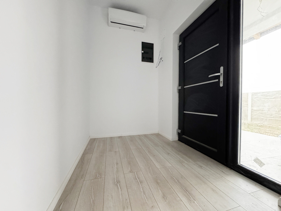 Casa individuala 4 camere,648mp teren,93mp utili, asfalt -Mosnita Noua