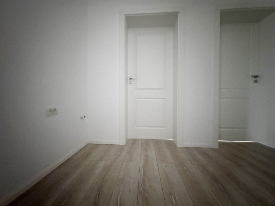 Casa individuala 4 camere,648mp teren,93mp utili, asfalt -Mosnita Noua