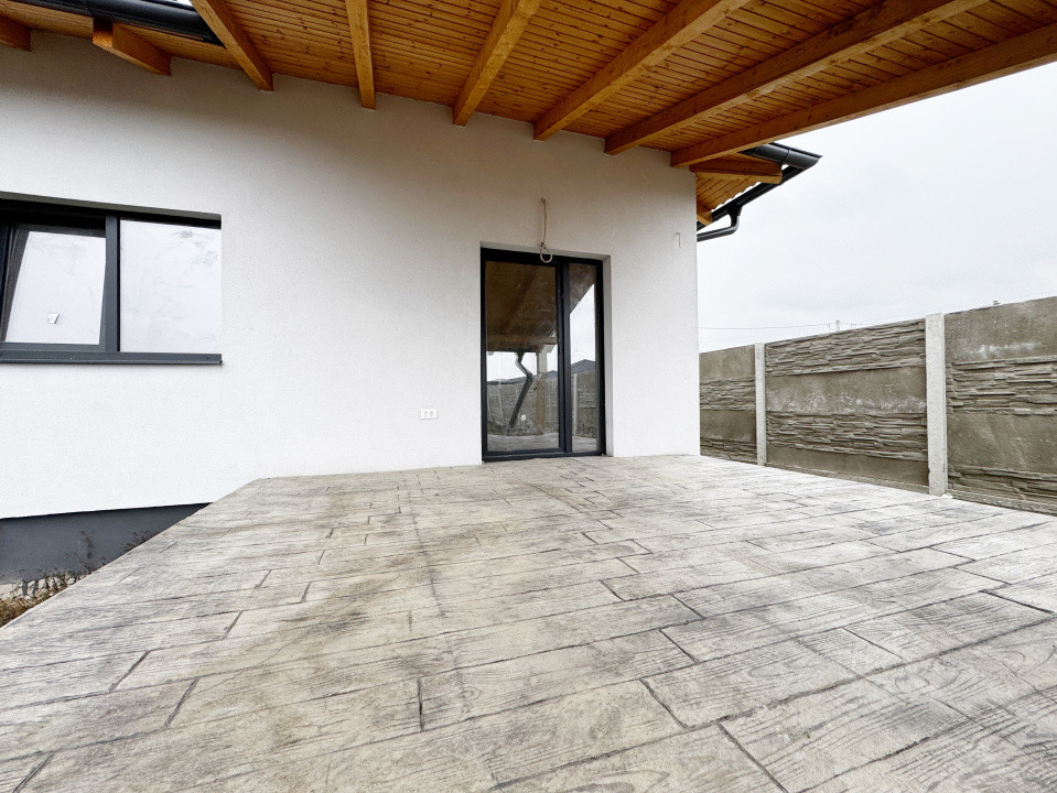 Casa individuala 4 camere,648mp teren,93mp utili, asfalt -Mosnita Noua