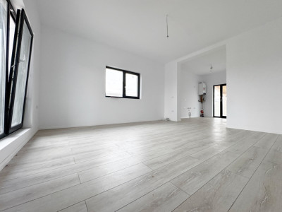 Casa individuala 4 camere,648mp teren,93mp utili, asfalt -Mosnita Noua