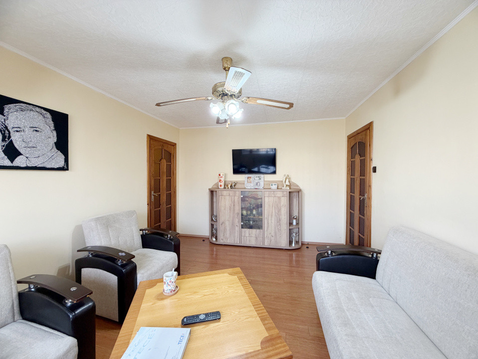 Apartament 3 camere, semidecomandat,  52mp utili, zona Dacia 