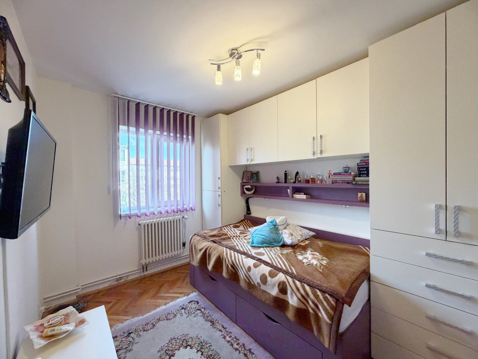 Apartament 3 camere, semidecomandat,  52mp utili, zona Dacia 