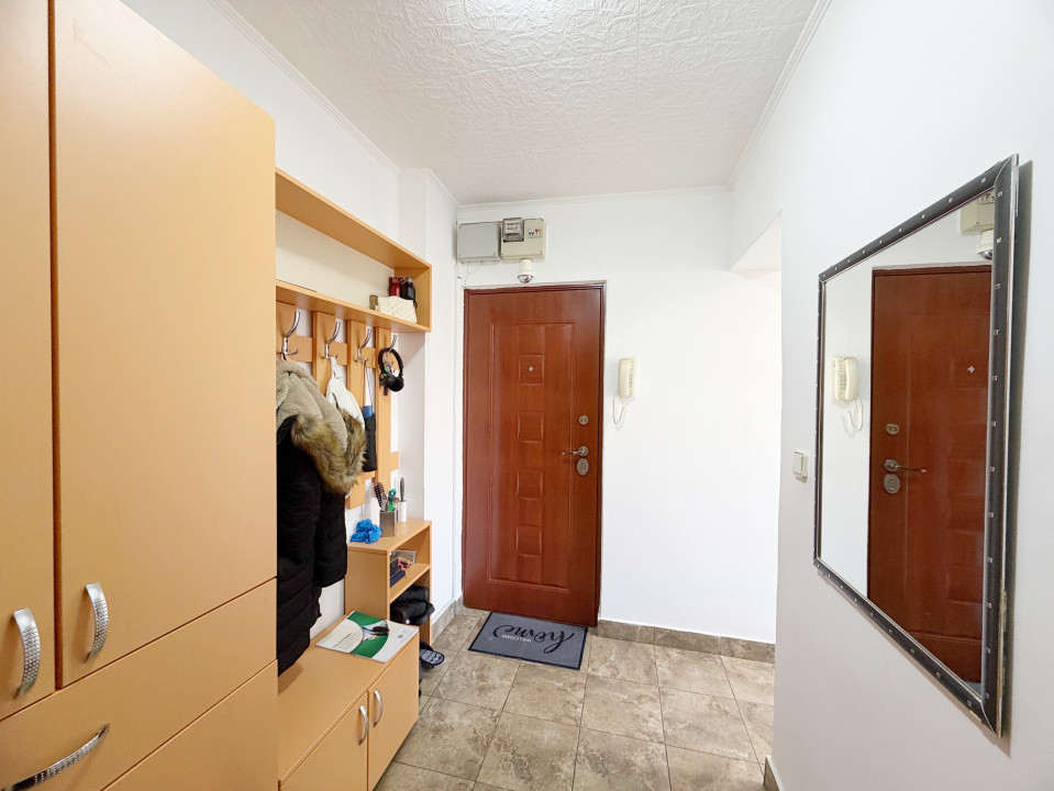 Apartament 3 camere, semidecomandat,  52mp utili, zona Dacia 